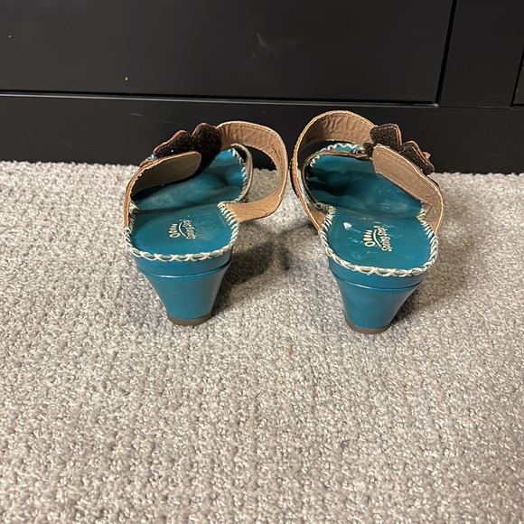 LOVIN’ SPRING STEP FLOWER SANDALS - Picture 3 of 3